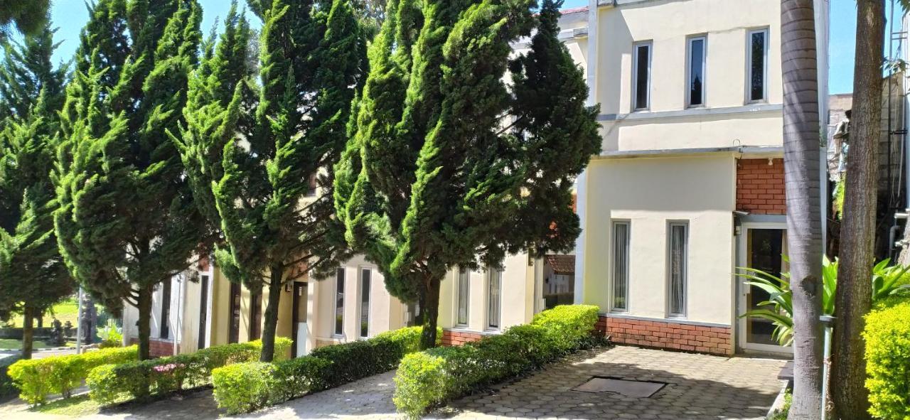 Villa Beverly Лембанг Екстер'єр фото