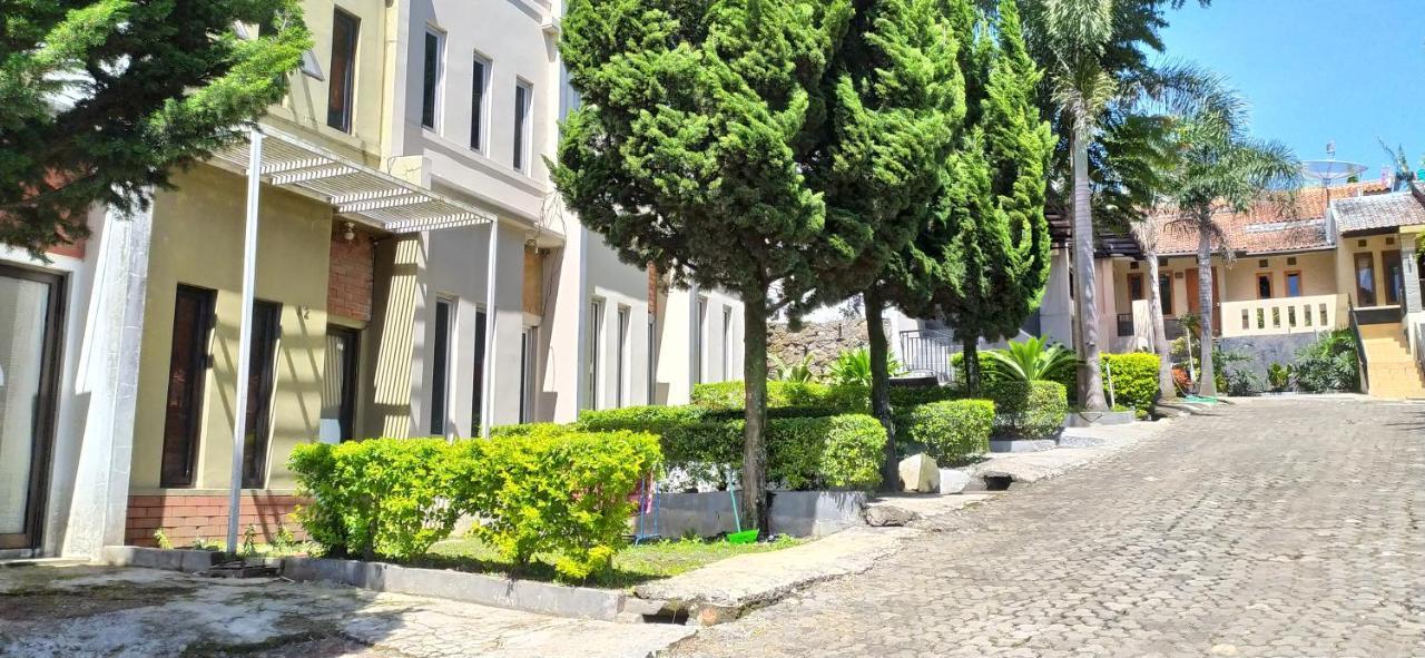 Villa Beverly Лембанг Екстер'єр фото