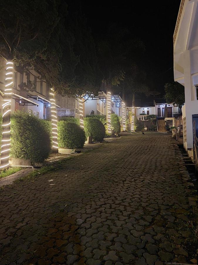 Villa Beverly Лембанг Екстер'єр фото